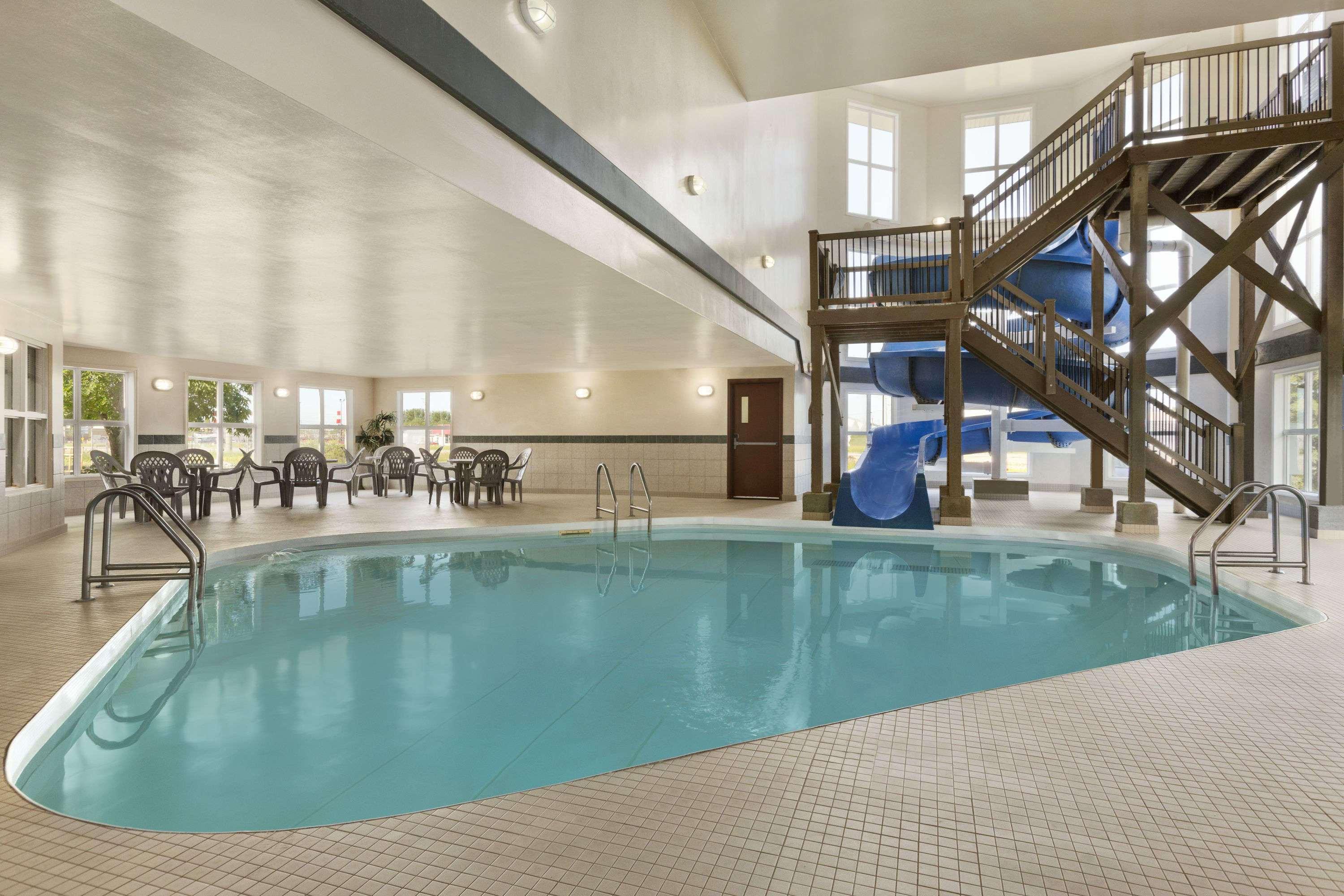 Days Inn By Wyndham Steinbach Ngoại thất bức ảnh
