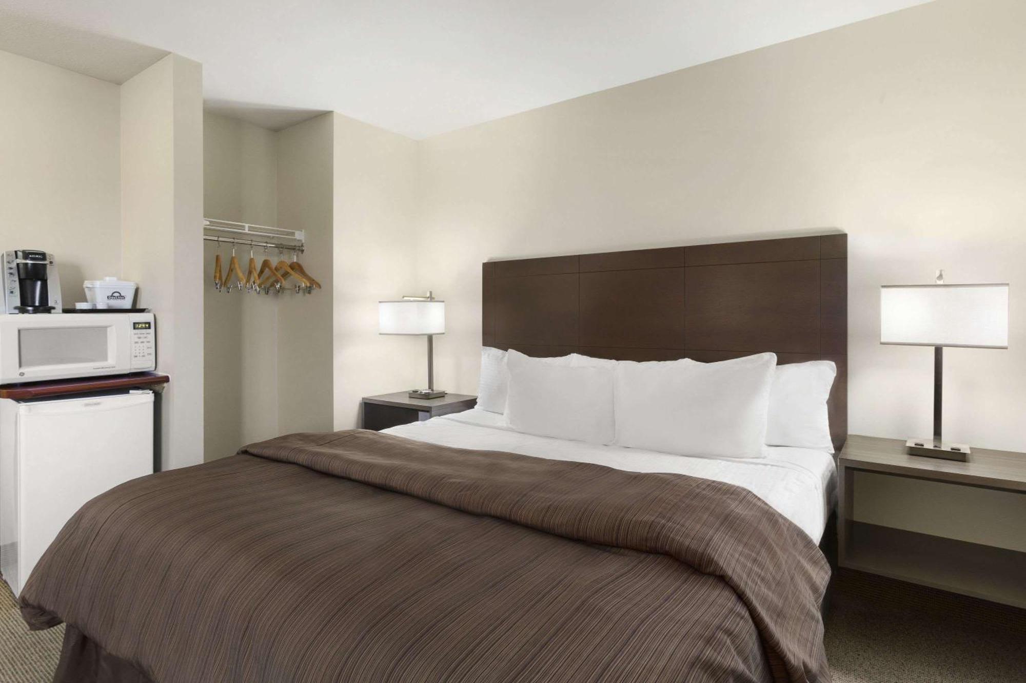 Days Inn By Wyndham Steinbach Ngoại thất bức ảnh