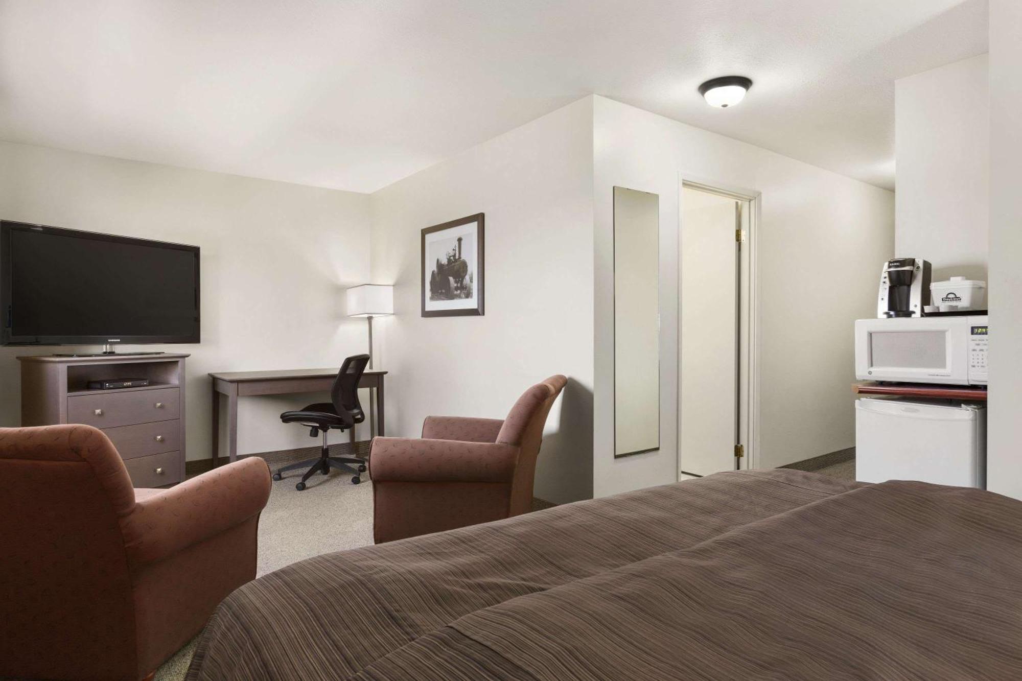 Days Inn By Wyndham Steinbach Ngoại thất bức ảnh